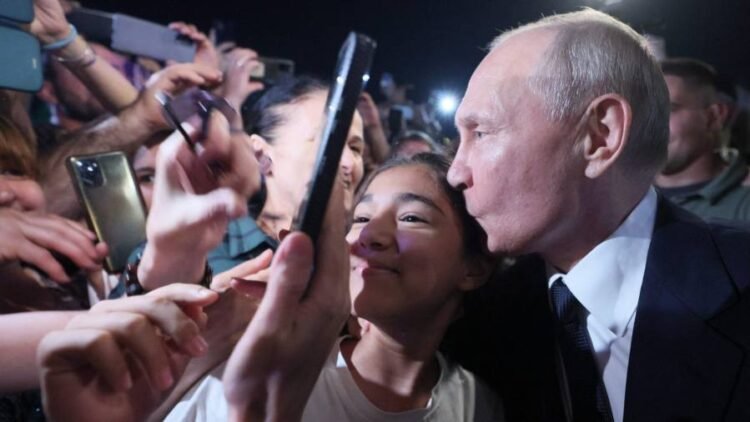 Putin seeks to point out Russian elite he’s ‘sturdy emperor’