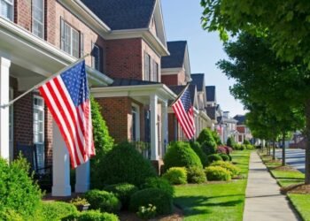 Ought to I Put money into an HOA Neighborhood? Execs & Cons