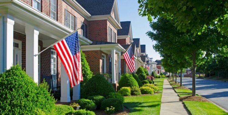 Ought to I Put money into an HOA Neighborhood? Execs & Cons