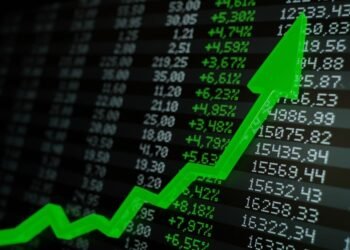 3 Shares that Analysts Proceed to Improve into Earnings Season