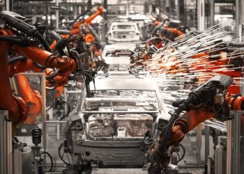 UAW Strike Would Be A ‘Intestine Punch’ To GM And Ford, Says Analyst: ‘Delicate Balancing Act For Barra And Farley’ – Stellantis (NYSE:STLA), VinFast Auto (NASDAQ:VFS), Tesla (NASDAQ:TSLA), NIO (NYSE:NIO), Ford Motor (NYSE:F), Basic Motors (NYSE:GM), Rivian Automotive (NASDAQ:RIVN)