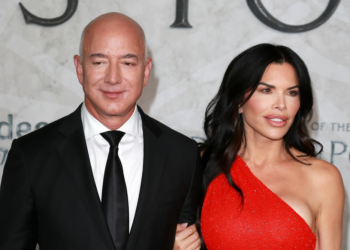Jeff Bezos Enjoys Scorching Yacht Summer season In Croatia With Fiancée Lauren Sanchez, Orlando Bloom, Katy Perry And Usher