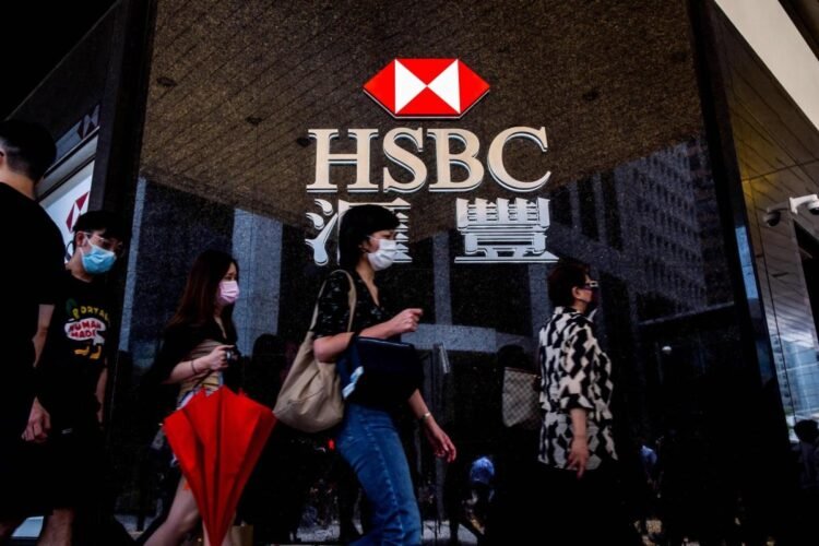 Yuan hunch turns Hong Kong into haven as mainland Chinese language rush for larger financial institution charges, insurance coverage insurance policies and US greenback