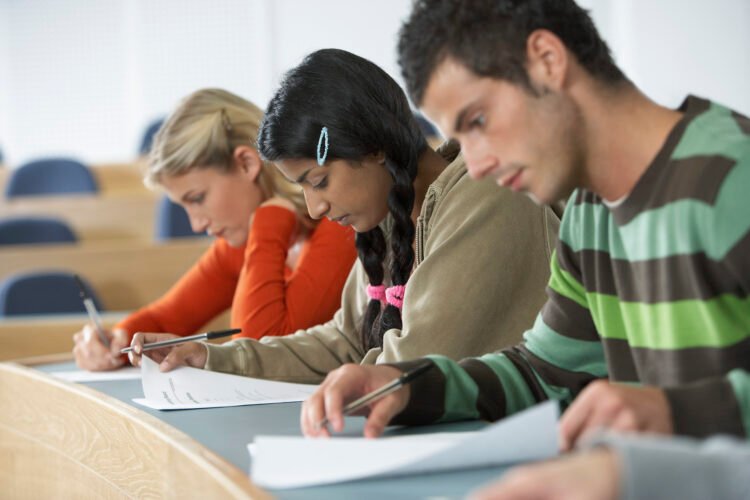 Ought to You Pay for Faculty With a 401(ok) or Dwelling Fairness Mortgage?