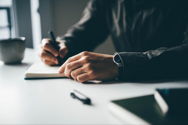 Why Each Enterprise Chief Ought to Write a Guide