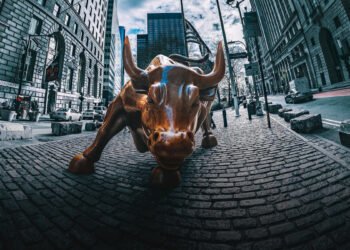 Shares increased, inflation in focus, UAW strikes, Nike, Carnival