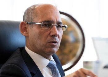 BoI leaves charge unchanged, cuts progress forecast