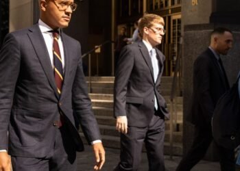 Is Sam Bankman-Fried a nasty ‘man’ or an excellent ‘boy’? Attorneys swap opening statements earlier than first witnesses take the stand