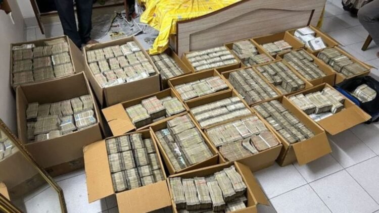 I-T Division seizes Rs 42 Cr in raids on Karnataka contractors