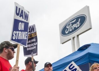 UAW-Ford employees ratify new contract