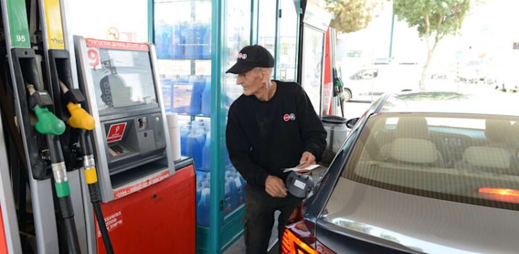 Gasoline costs to rise for third straight month