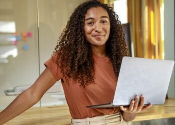 6 issues to do with cash in your 20s, in keeping with monetary consultants: ‘The {dollars} you save at this time are doubtless essentially the most priceless {dollars} on your future’