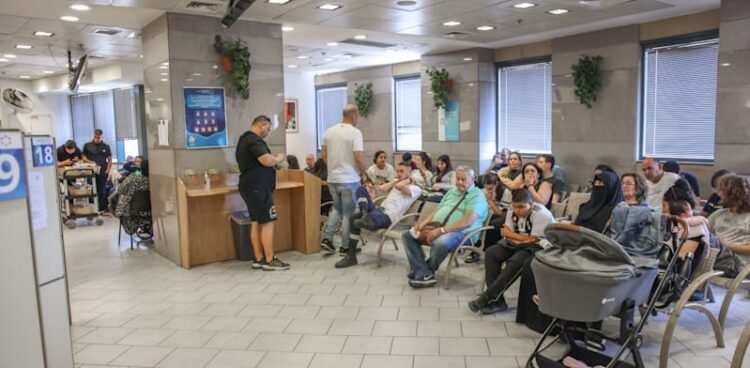 Israeli passports quickly to be renewable on-line