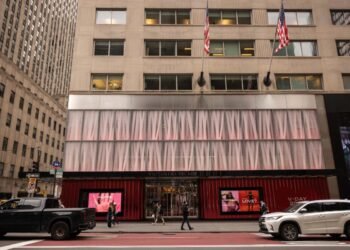 Victoria’s Secret Falls Most Ever in Faltering Turnaround