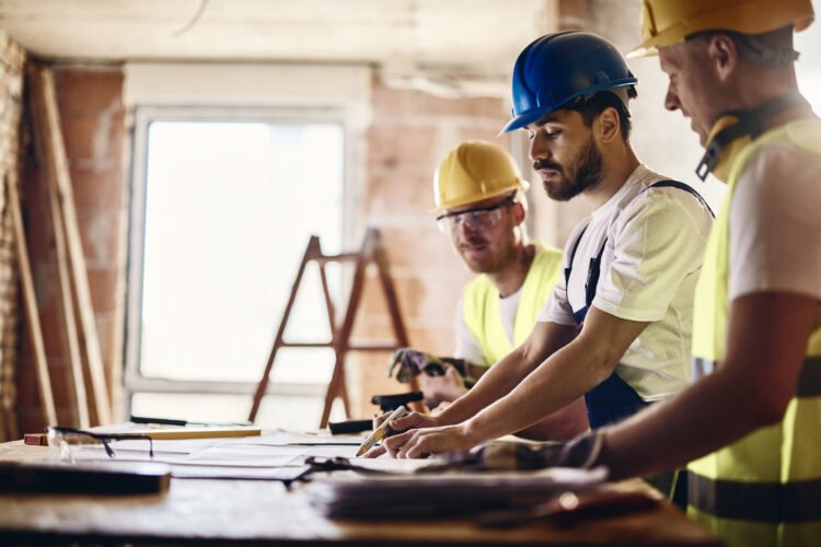 Public legal responsibility insurance coverage for constructing contractors