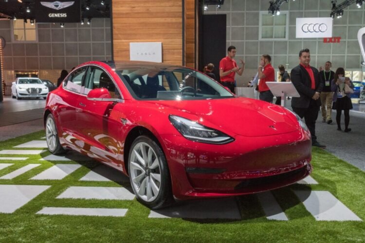 Tesla House owners Who Claimed Elon Musk’s EV Firm Misrepresented Car Vary, Lose Bid For Class Motion Swimsuit – Tesla (NASDAQ:TSLA)