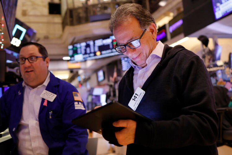 European Shares Edge Decrease on Downsized Charge Bets: Markets Wrap