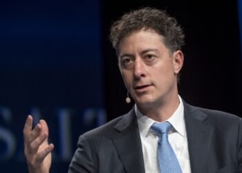 Starboard has Autodesk stake, weighs swimsuit over probe disclosure