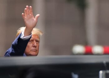 Trump hits tech fundraiser in San Francisco, some friends pay $300,000