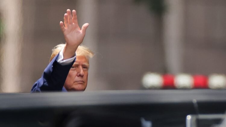 Trump hits tech fundraiser in San Francisco, some friends pay $300,000