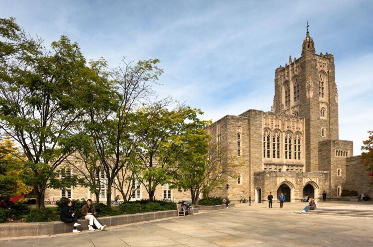 An ‘Inexpensive’ Faculty Diploma Now Means No Debt: Dad and mom