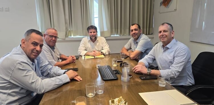 Smotrich asks Histadrut to save lots of him billions, however gives gesture
