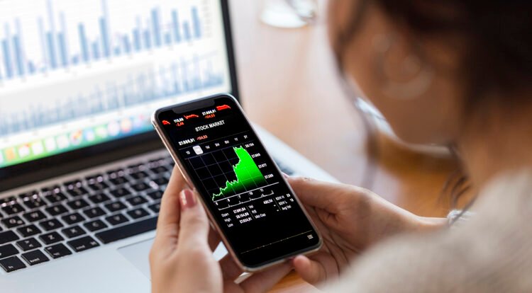 Ladies and Investing: 5 Myths