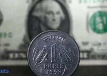 Rupee dips to file intraday low of 85.10 vs US greenback, closes reasonably stronger at 85.01