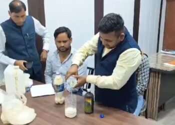 Watch video: UP dealer arrested for producing 500 litres of pretend milk with simply 1 litre of chemical substances