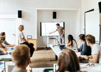 TAL Training Group: Sturdy Development, Valuation Premium Not Justified (NYSE:TAL)
