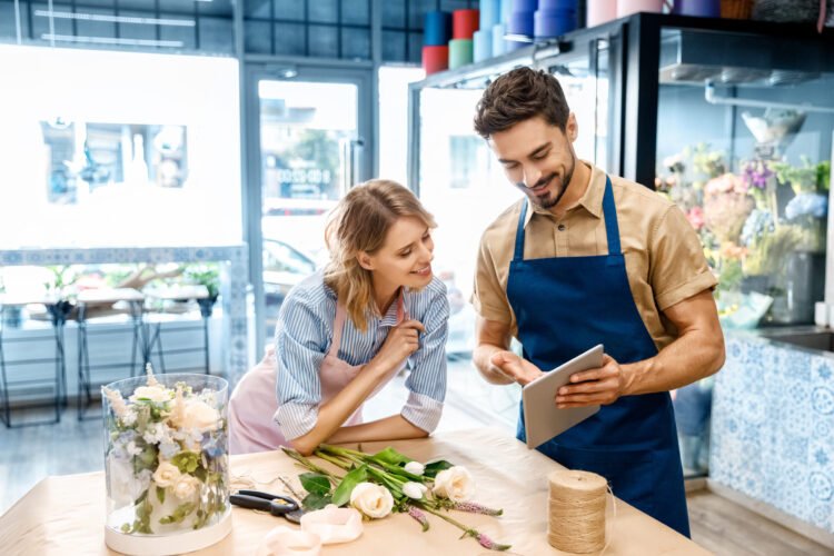 4 methods to scale up your small enterprise by bringing in additional individuals