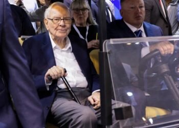 Warren Buffett’s Berkshire Hathaway slashes stakes in Financial institution of America and Citi