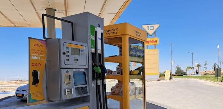 Gasoline costs in Israel to fall Saturday evening