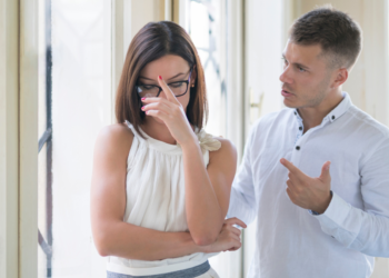 7 behaviors that reveal somebody is in love with the concept of you, not the truth