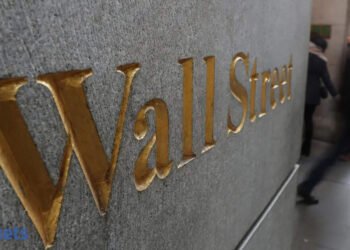 US shares slide decrease as Trump tariffs loom