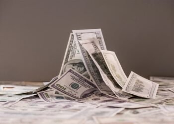 Robust Buybacks and Dividend Potential