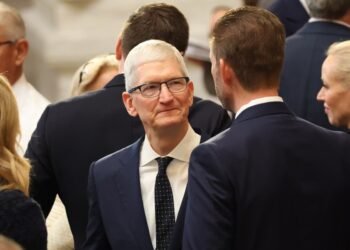 Apple provides $180 billion to its market cap as Trump reveals he spoke to CEO Tim Prepare dinner after China tariffs rollback