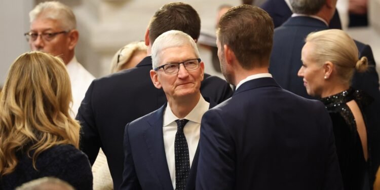 Apple provides $180 billion to its market cap as Trump reveals he spoke to CEO Tim Prepare dinner after China tariffs rollback