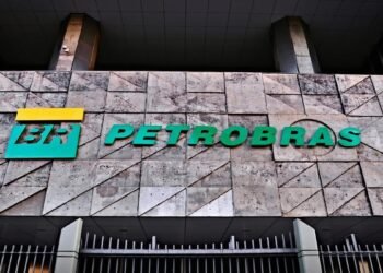 Petrobras studies 48.6% revenue improve and declares $2.1bn in dividends