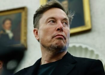 Pension fund buyers demand Elon Musk work 40-hour week at Tesla