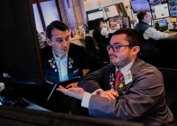 US shares drift and Chinese language markets rise as commerce talks begin between the world’s largest economies