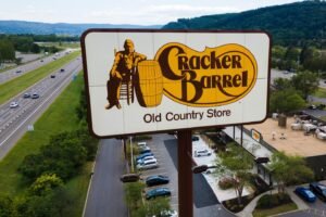 Cracker Barrel orders traveling employees to eat at company restaurants