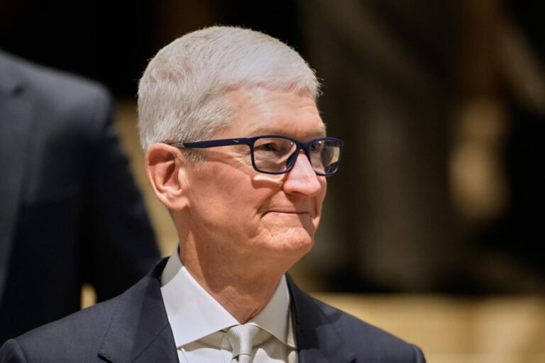 Trump's FTC chairman chides Apple boss Tim Cook for content of Apple news feed