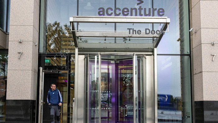 Accenture combats AI refuseniks by linking promotions to log-ins