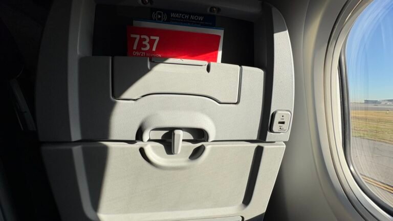 American Airlines is considering bringing back seat-back screens