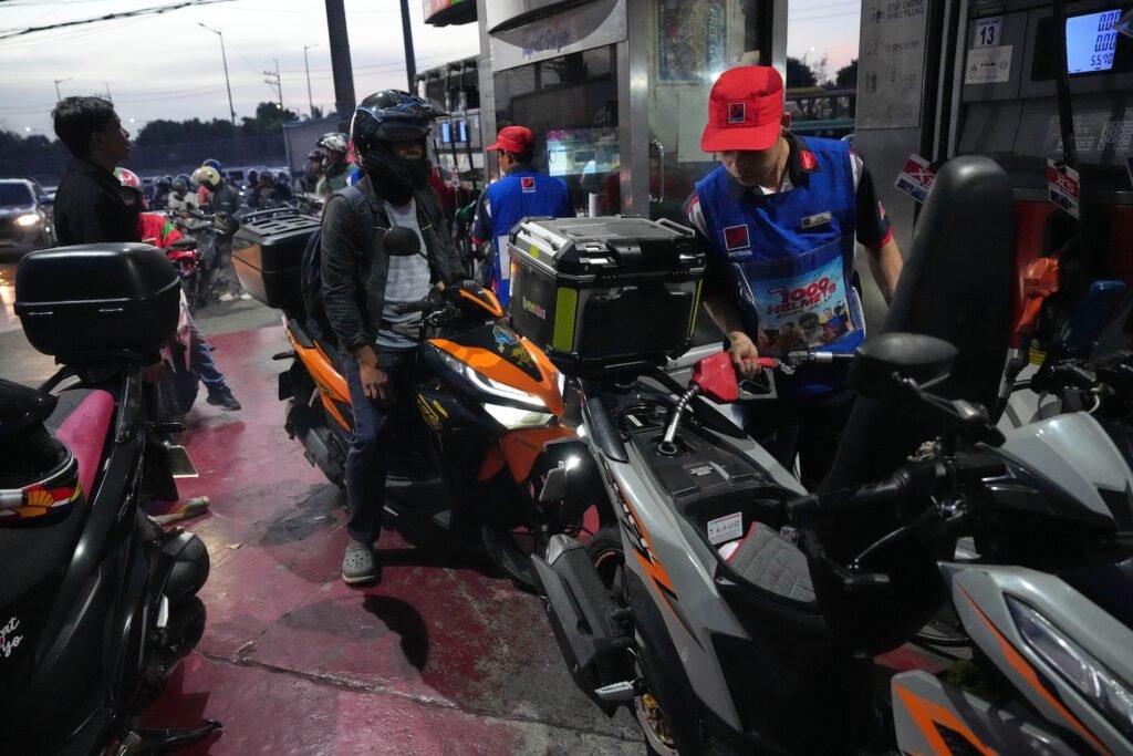 Markets plunge over oil price fears as analysts warn of $4 per gallon