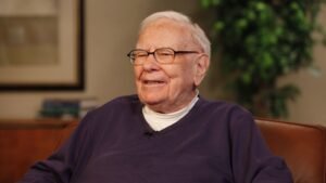 Warren Buffett teams up with Stephen Curry for charity lunch