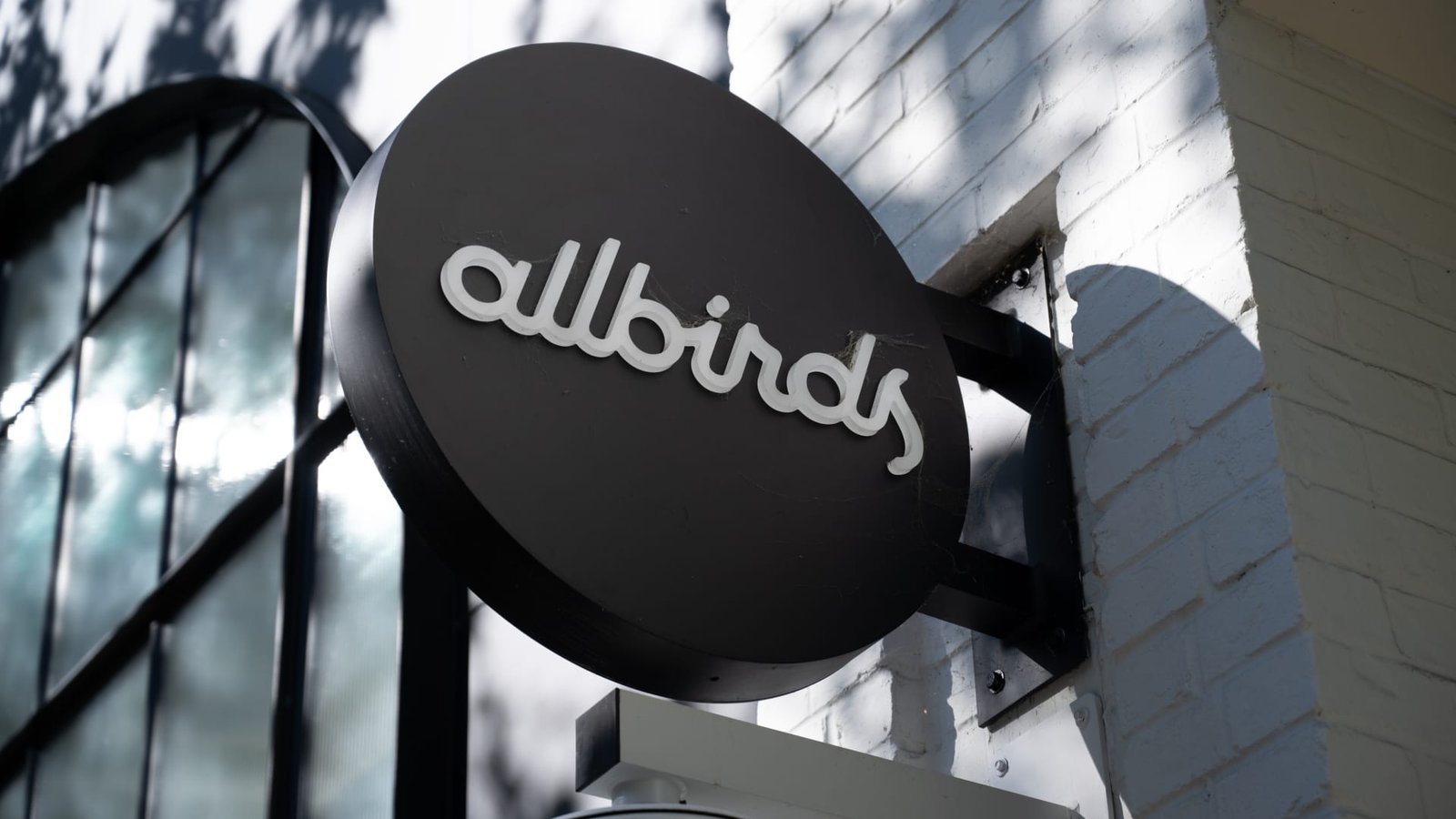 Retail traders pile into Allbirds after odd AI pivot. History shows it won’t end well
