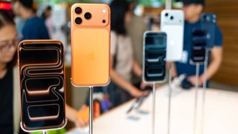 Early Apple stock investors now earn a 5.2 percent dividend yield