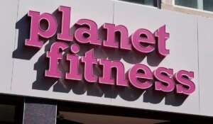 Woman says Planet Fitness canceled her membership after she reported man in women’s locker room